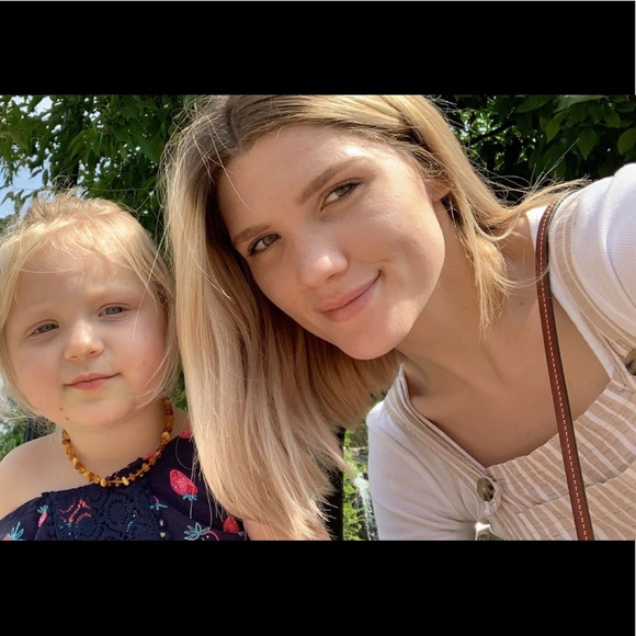 Meet your Posher, Julia - Picture 1 of 1